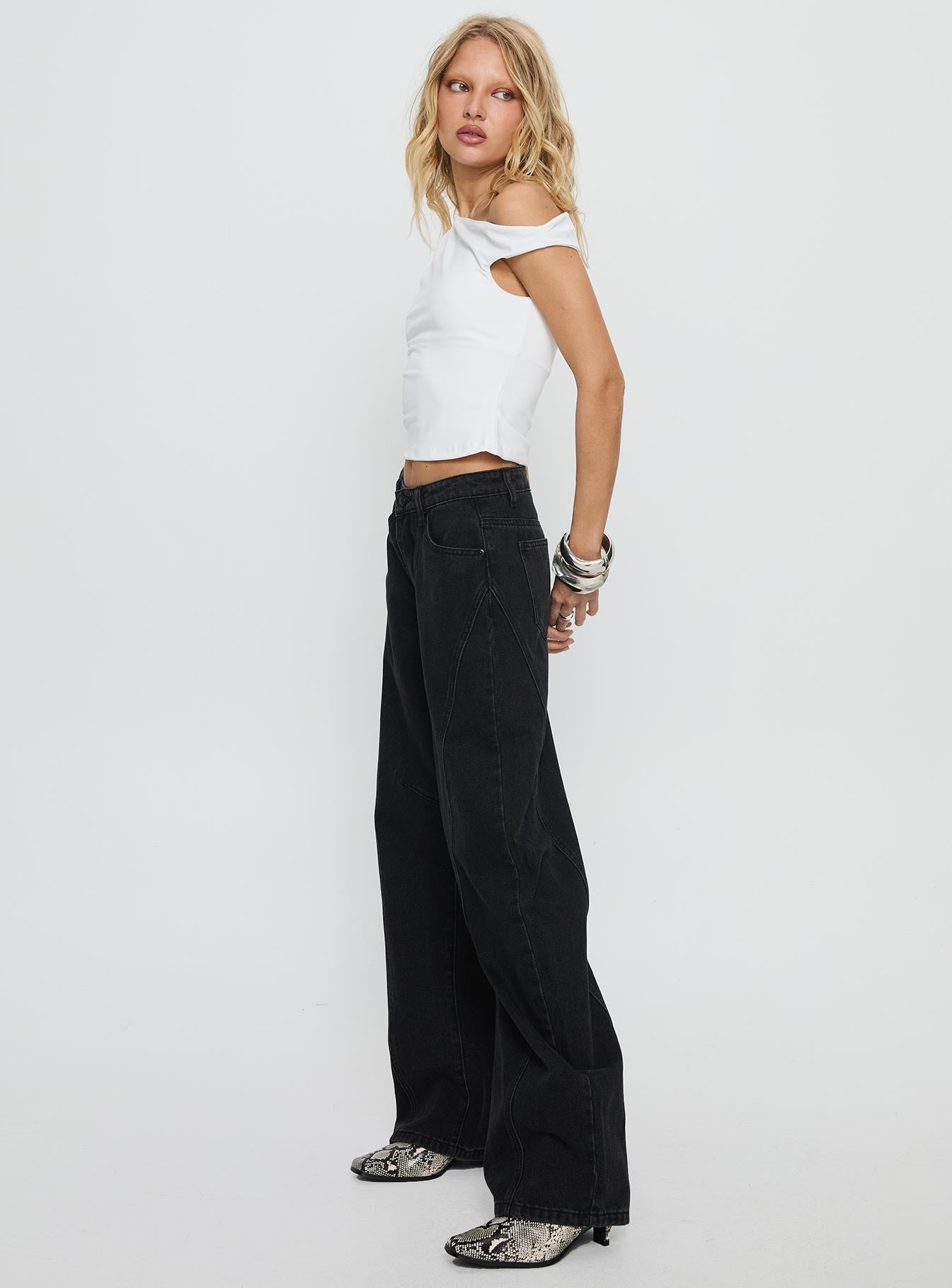 Lost Track Mid Rise Barrel Leg Jeans Washed Black